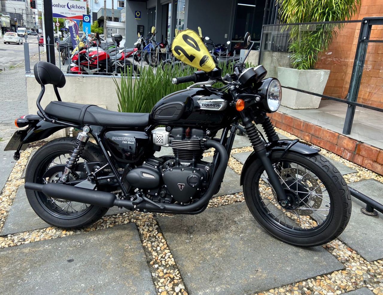 BONNEVILLE T100 