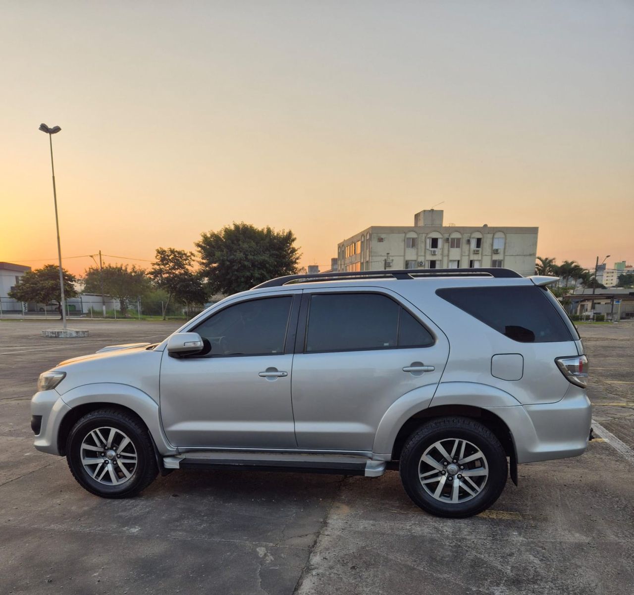 Hilux SW4 SRV D4-D 4x4 3.0 TDI Dies. Aut