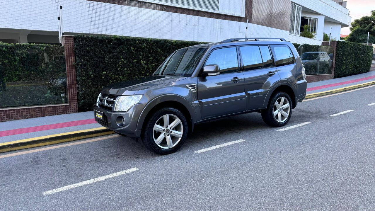 Pajero HPE Full 3.2 4x4 T.I.Dies. 5p Aut