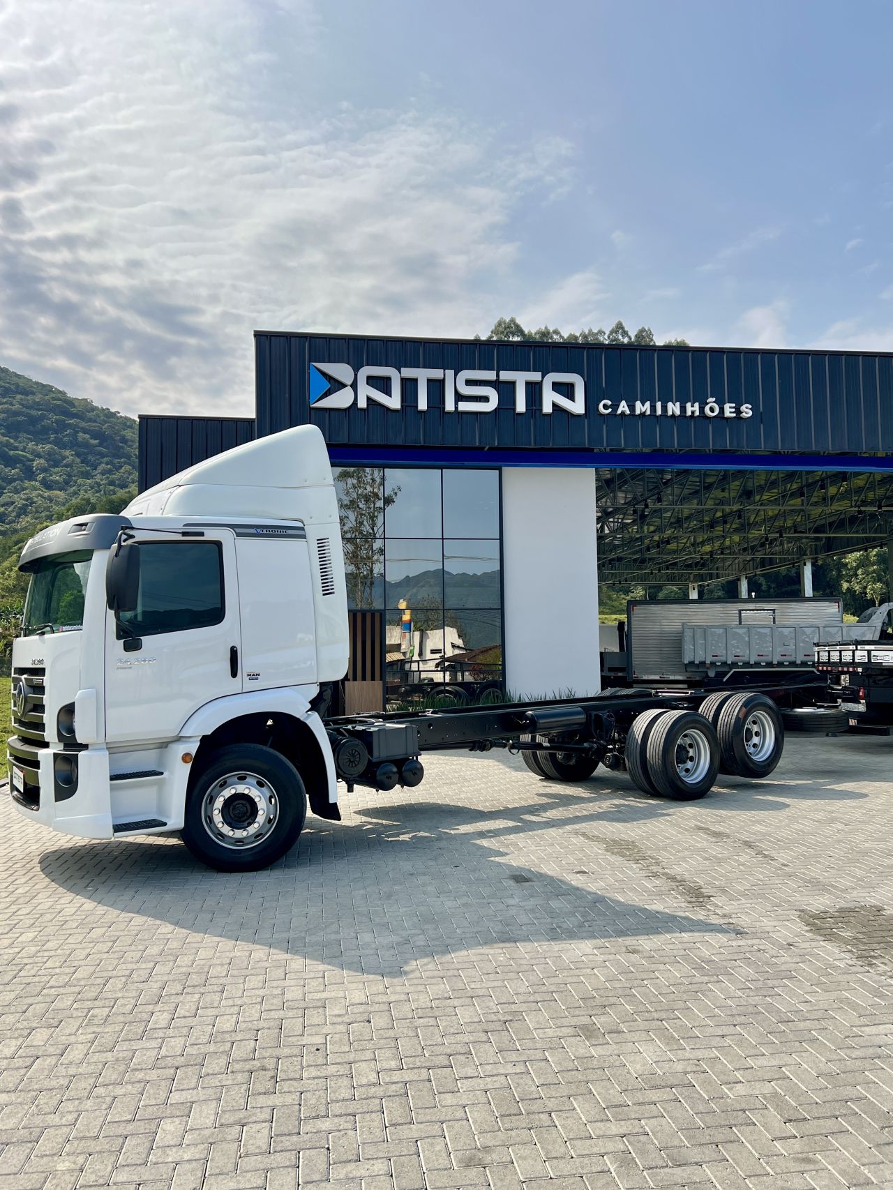 VW 24-280 Truck 6x2 2019 Chassi Leito Unico dono