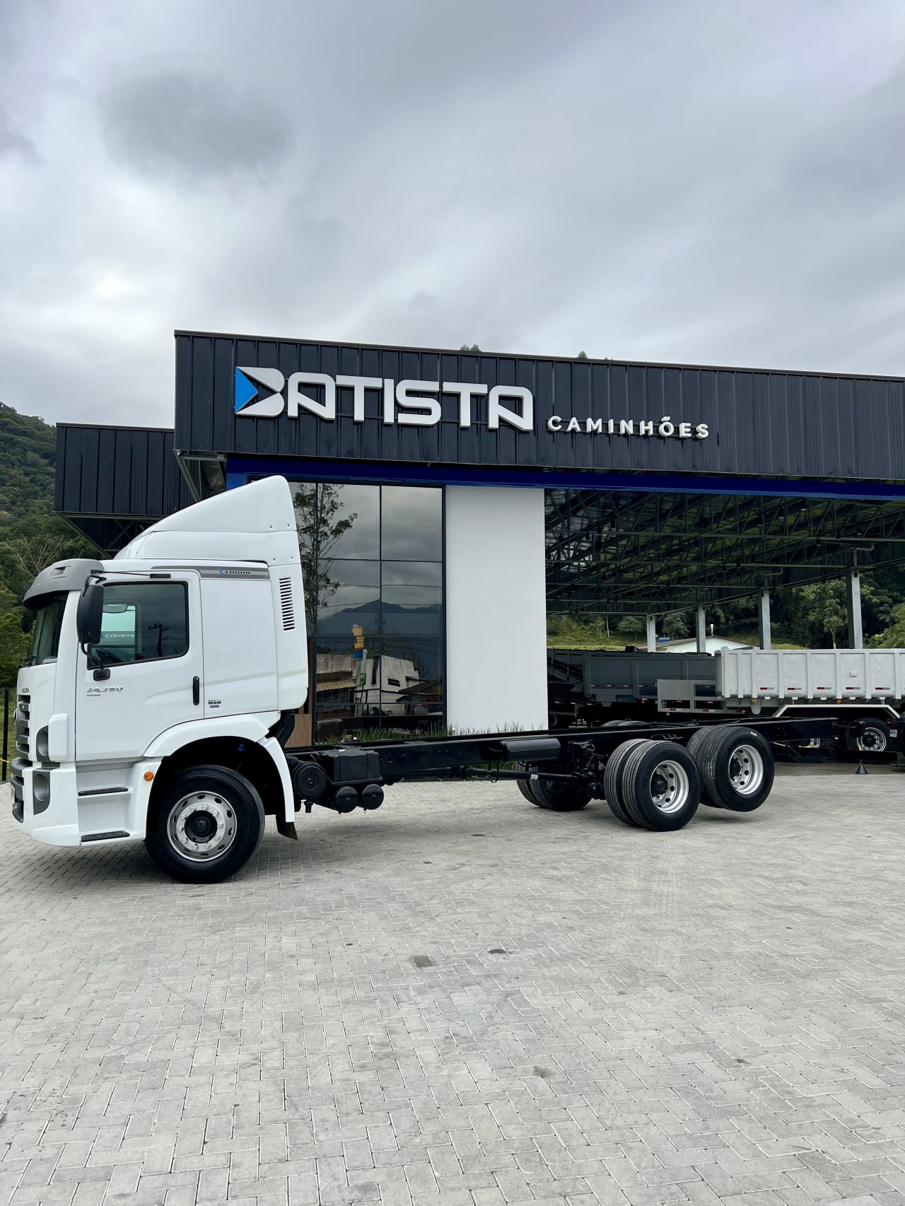 VW 24-280 Truck 6x2 2019 Chassi Leito Unico dono