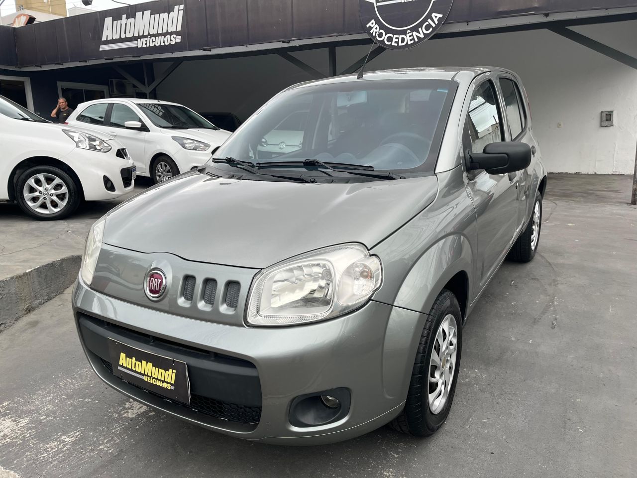 Fiat Uno Vivace 1.0 completo ano 2014