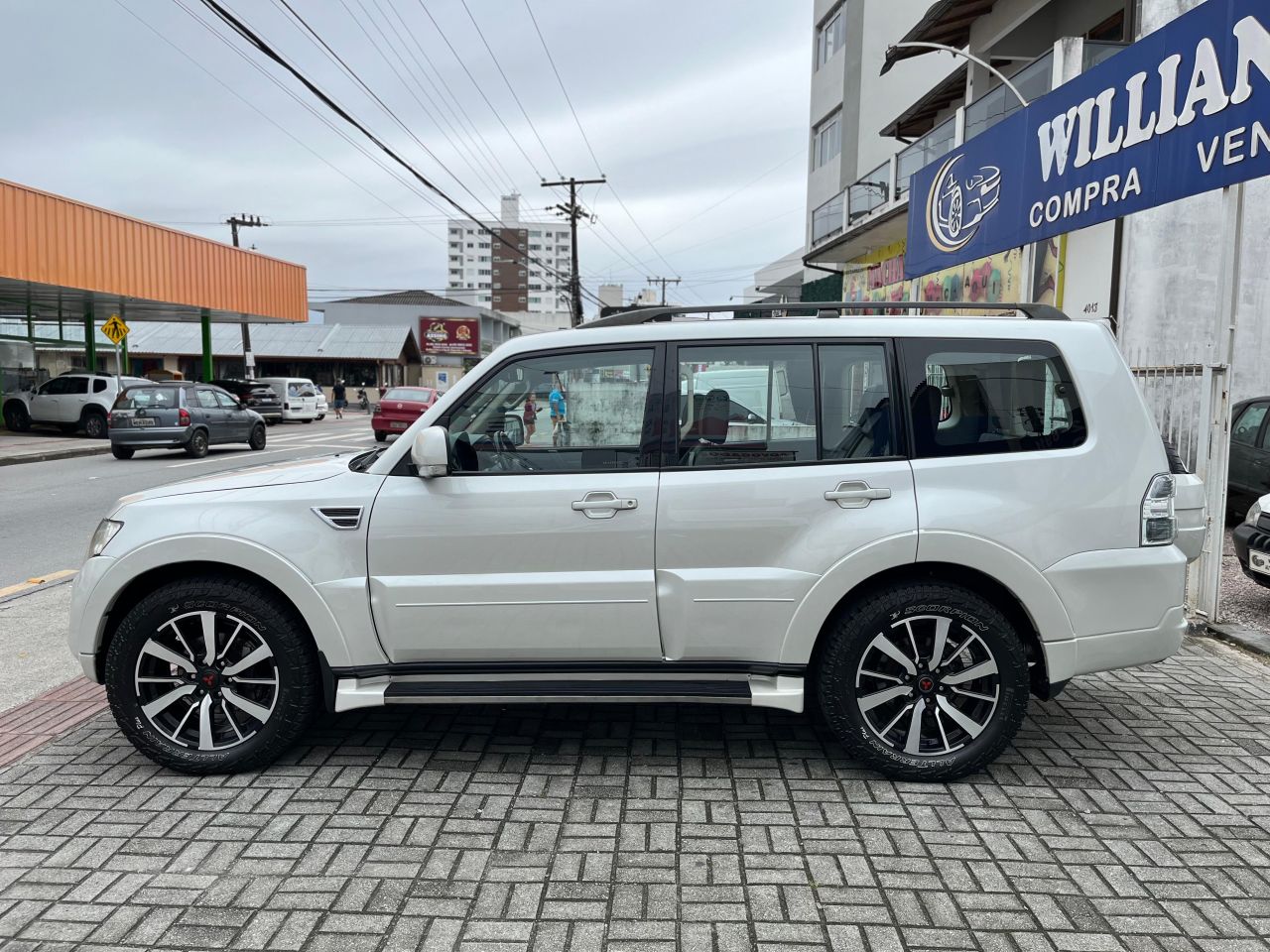 Pajero 4x4 HPE Full Diesel 3.2 Automatica 7 Lugares